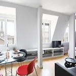 GuestReady - Bright&Cosy Apt w Eiffel Tower view!
