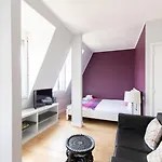 GuestReady - Bright&Cosy Apt w Eiffel Tower view!